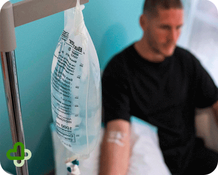 Выведение из запоя в стационаре Алкоголик под капельницей в стационаре